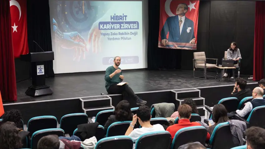 Konak’ta Hibrit Kariyer Zirvesi: Gençler yapay zeka ile geleceğe hazırlanıyor haberinin görseli