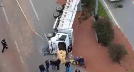 Ambulans fındık yüklü kamyon ile çarpıştı:Ölü ve yaralı var