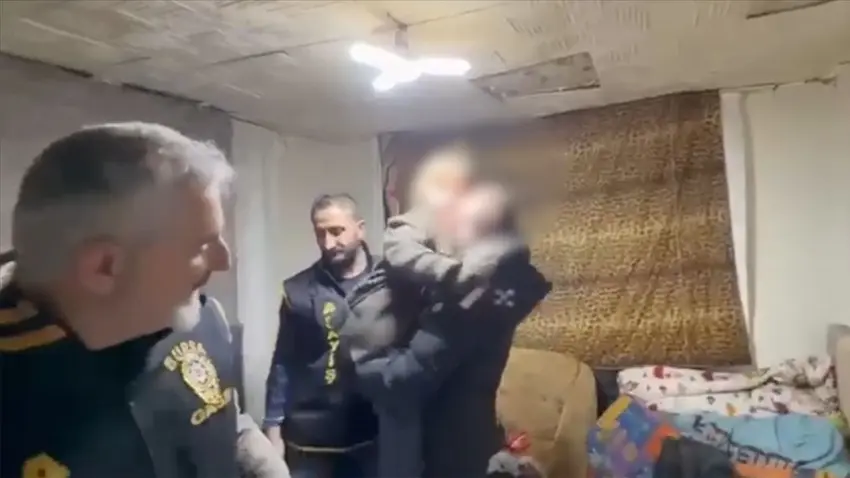 Babasının kaçırdığı çocuğunu 7 yıl sonra buldu: Alman anne Bursa'yı köy köy gezip oğlunu aramış haberinin görseli