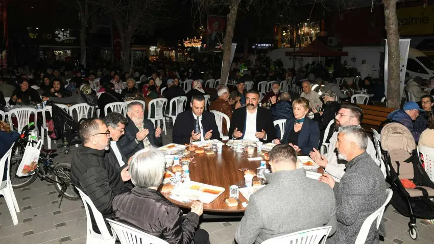 Başkan Onur Emrah Yıldız: “Kadir Gecesi’nin bereketini hep birlikte paylaştık” haberinin görseli