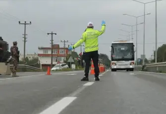 Bayram yolculuğunda radar alarmı: Hız sınırını aşan yandı, cezalar el yakıyor! 