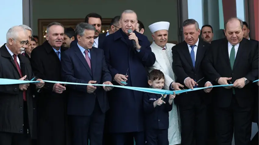 Cumhurbaşkanı Erdoğan: Milli ve manevi kimliğimize sahip çıkmaya devam edeceğiz haberinin görseli