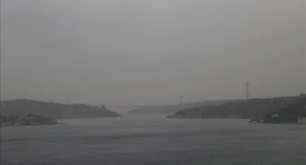 İstanbul Boğazı'nda gemi trafiği durdu, vapur seferleri iptal edildi