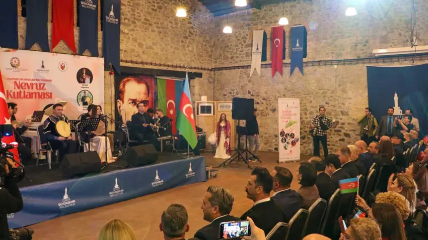 İzmir’de "Tek Millet İki Devlet" nevruzu: Tarihi fabrikada Azerbaycan rüzgarı! haberinin görseli