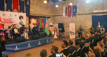 İzmir’de "Tek Millet İki Devlet" nevruzu: Tarihi fabrikada Azerbaycan rüzgarı!