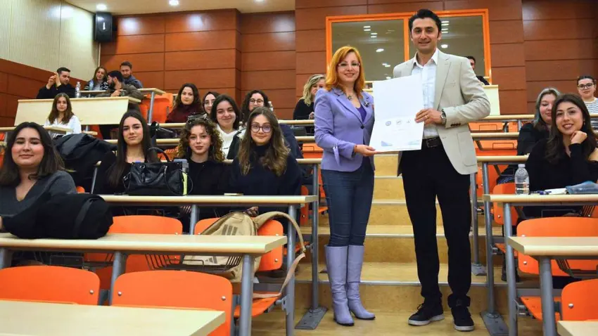 Spor muhabiri Demir’den genç iletişimcilere tavsiyeler haberinin görseli