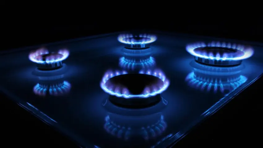 Bakan Bayraktar açıkladı: Elektrik ve doğalgaz fiyatları Nisan’da değerlendirilecek haberinin görseli