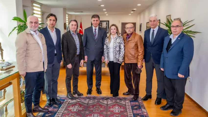 Başkan Tugay’dan gazetecilere otopark müjdesi haberinin görseli