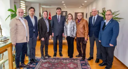 Başkan Tugay’dan gazetecilere otopark müjdesi