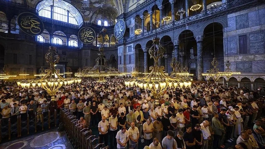 İllere göre bayram namazı saatleri: İzmir’de bayram namazı saat kaçta? haberinin görseli