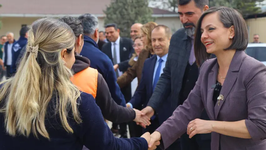 Karabağlar’da Başkan Kınay personelle bayramlaştı haberinin görseli