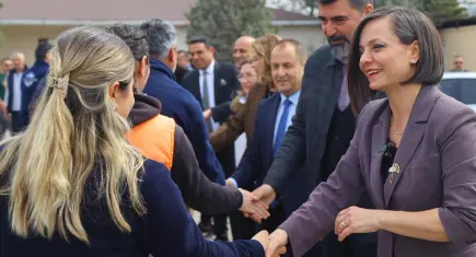 Karabağlar’da Başkan Kınay personelle bayramlaştı