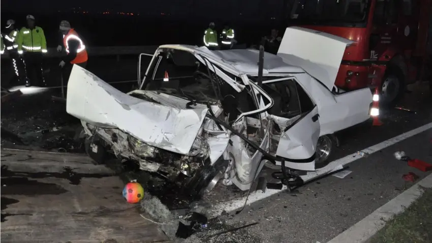 Manisa’da katliam gibi kaza: 2 ölü, 2'si bebek 5 yaralı! haberinin görseli