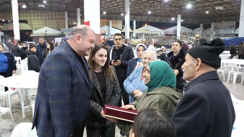 Menderes’te binlerce vatandaş aynı sofrada buluştu haberinin görseli