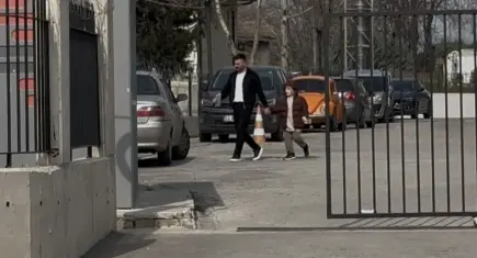 7 yıl sonra harabe evden kurtarılan Nazar, annesiyle birlikte DNA testi vermeye geldi