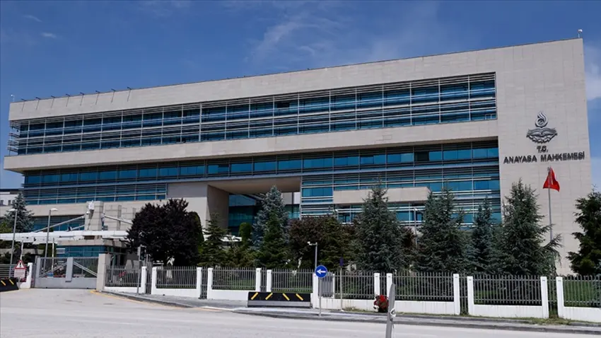 AYM’nin siyasi parti mali denetim kararları Resmi Gazete’de haberinin görseli