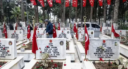 Bayram arifesinde şehit mezarları ziyaret edildi