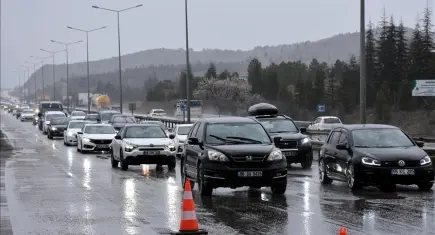 Bayram öncesi yollarda yoğunluk: Sürücülere kurallara uyun uyarısı