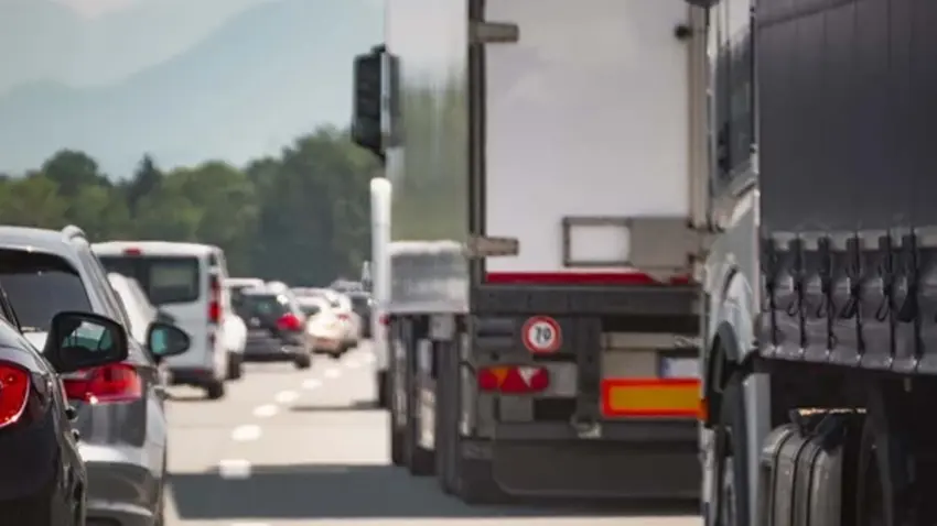 Bayramda ağır vasıtalara yol kısıtlaması haberinin görseli