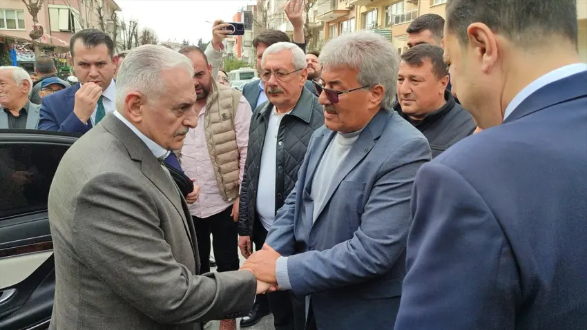 Binali Yıldırım’dan İzmir’de taziye ziyareti haberinin görseli