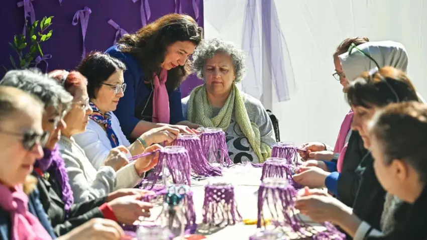 İzmir’de kadın sağlığına Mor Masa dokunuşu: Perimenopoz dönemi konuşulacak haberinin görseli