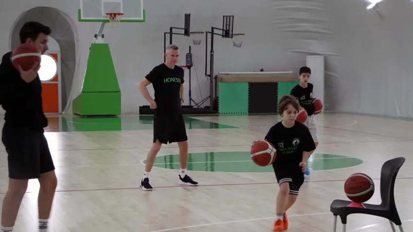 İzmirli genç basketçilere Sijan desteği haberinin görseli