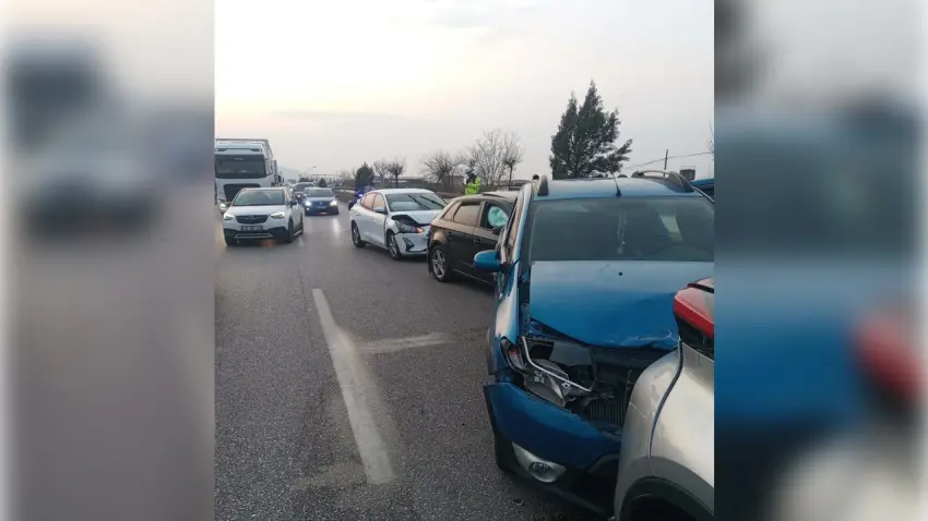 Manisa’da zincirleme trafik kazası: 7 yaralı haberinin görseli