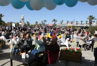 Seferihisar’da Emeklilere Bayramda İndirimli Sosyal Tesis Hizmeti