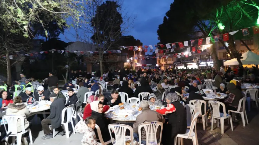 Seferihisar'da Ramazan'ın son iftarı haberinin görseli