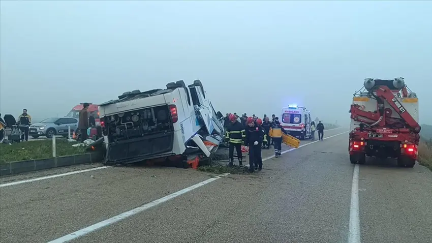 Adana’da yolcu otobüsü devrildi: Çok sayıda ölü ve yaralı var haberinin görseli