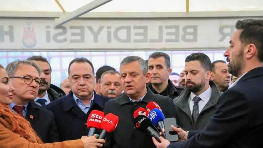 CHP Genel Başkanı Özel: İran'ın geleceğine İranlılar karar verecek haberinin görseli