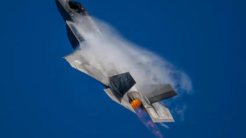 İran, ABD’ye ait F-35 savaş uçağını vurduğunu duyurdu haberinin görseli