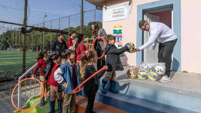 İzmir’de okullara spor desteği büyüyor haberinin görseli