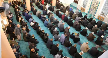 İzmir'de ve çevre illerde bayram namazı yoğunluğu: Camiler doldu