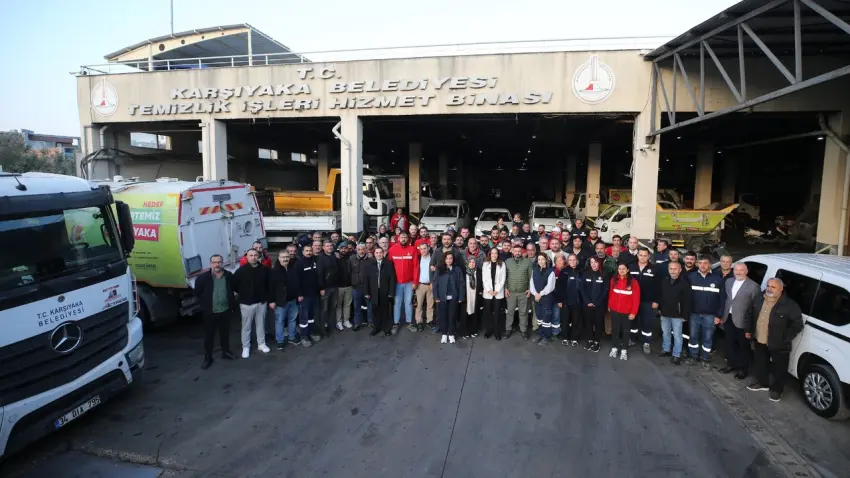 Karşıyakalı Başkan Ünsal personel ile bayramlaştı haberinin görseli