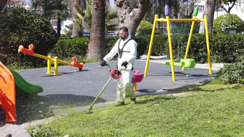 Konak’ta parklar bayrama hazır hale getirildi haberinin görseli