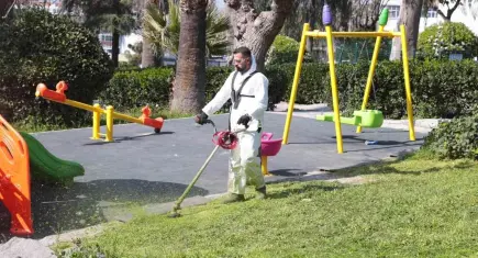 Konak’ta parklar bayrama hazır hale getirildi