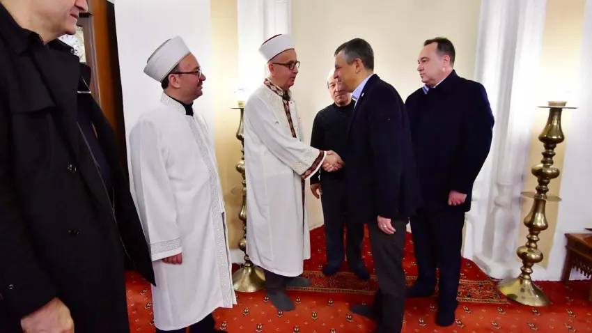 &ouml;zg&uuml;r &ouml;zel