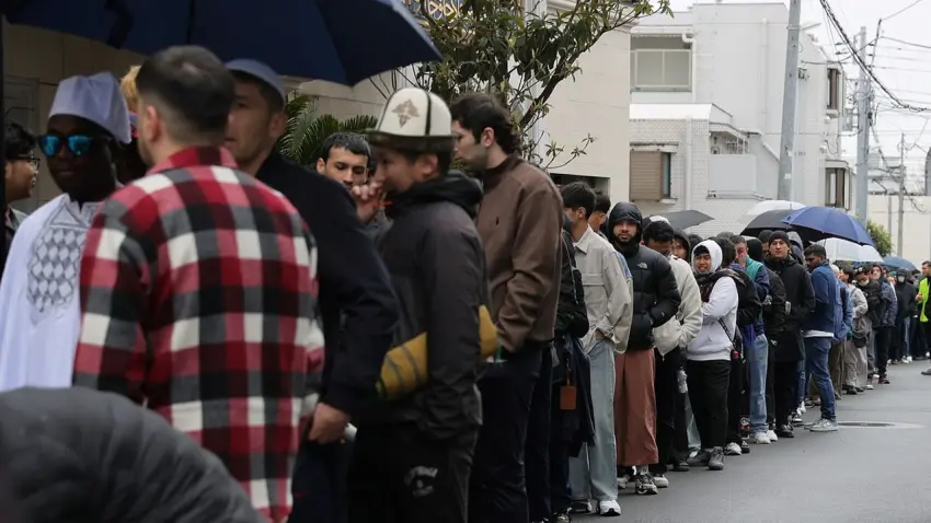 Tokyo’da bayram namazı 5 kez kılındı haberinin görseli