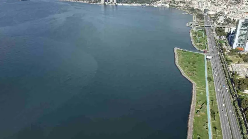 Gediz Nehri’ndeki kirlilik körfez ve tarımı tehdit ediyor haberinin görseli