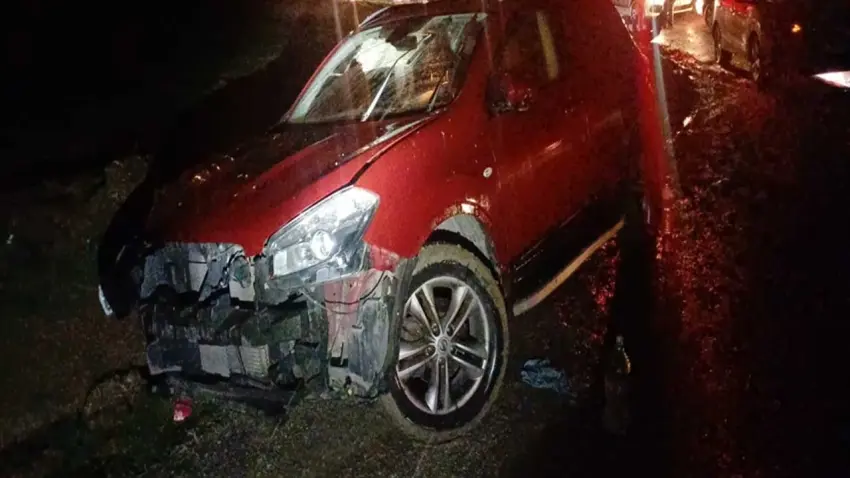 İki otomobil çarpıştı: 6 yaralı! haberinin görseli