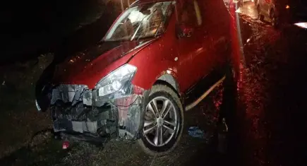 İki otomobil çarpıştı: 6 yaralı!