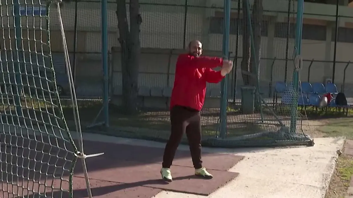 İşitme engelli milli çekiç sporcusu Muhammed, şampiyonluk istiyor görseli