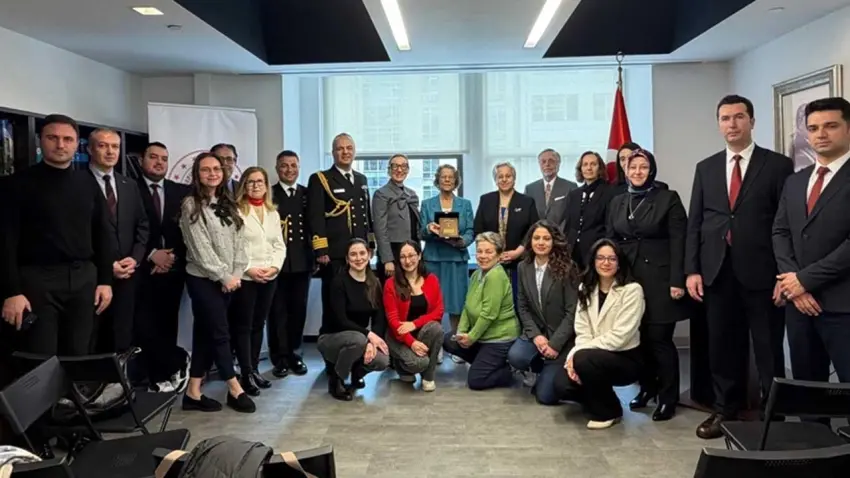 MSB'den NASA'da çalışan Türk asıllı Kumrucu'ya "anı plaketi"