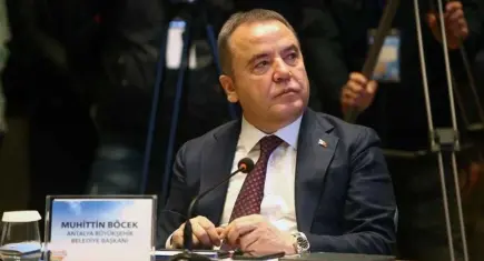 Muhittin Böcek: Fırıldak olmanın bir anlamı yok, dik duracağız