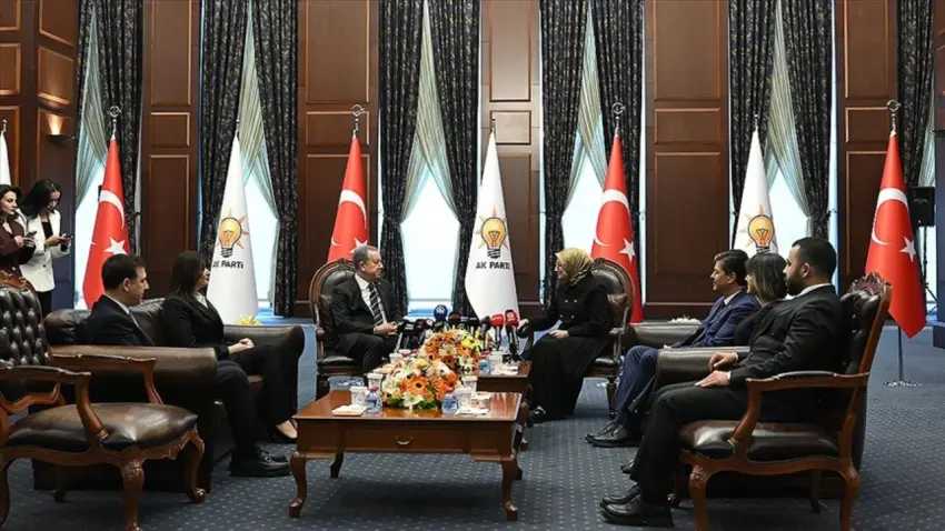 Siyasette bayram diplomasisi: AK Parti’de yedi heyetle görüşme, CHP-MHP arasında buzlar eridi haberinin görseli