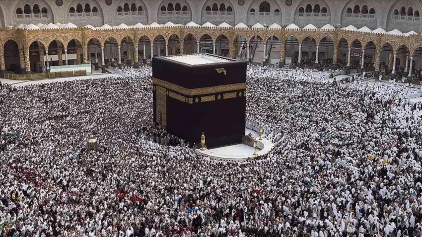 Umre yolcusuna 'kayıt dışı' uyarısı: Ucuz diye tercih edilen turlar mağdur ediyor! haberinin görseli