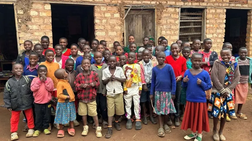 Ugandalı &ccedil;ocuklar