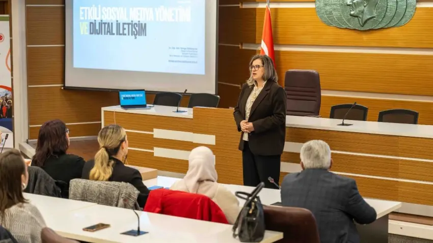 Bornova’da muhtarlara dijital iletişim rehberi haberinin görseli