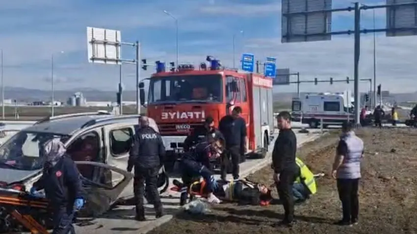 Çorum’da kavşakta kaza: 1’i çocuk 6 yaralı haberinin görseli